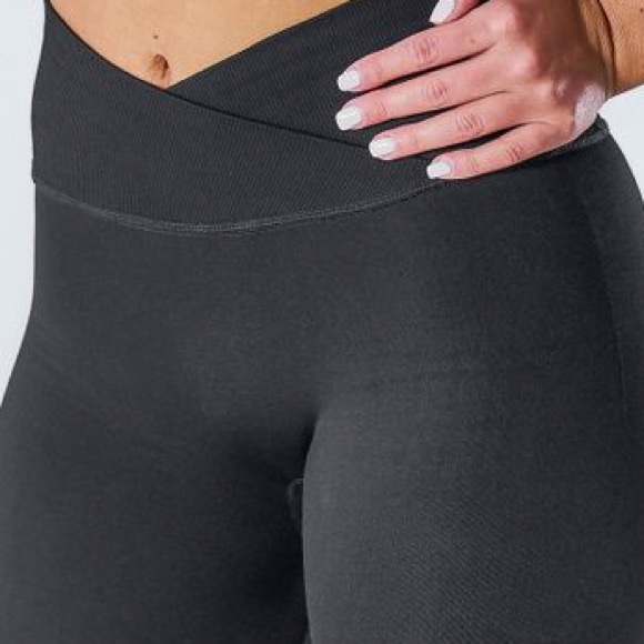 Shefit Seamless Black Leggings Size Small with Laundry Bag NWT - Picture 2 of 14